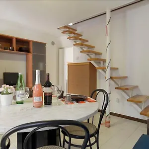 mario-apartment-2578.hotelinveneto.com/